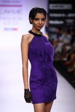 Model walk the ramp for Komal Sood, Pernia Qureshi show at Lakme Fashion Week Day 2 on 4th Aug 2012 (100).JPG